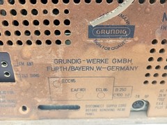 Vintage Grundig 102-4 AM/FM Tabletop Radio – TESTED & WORKS