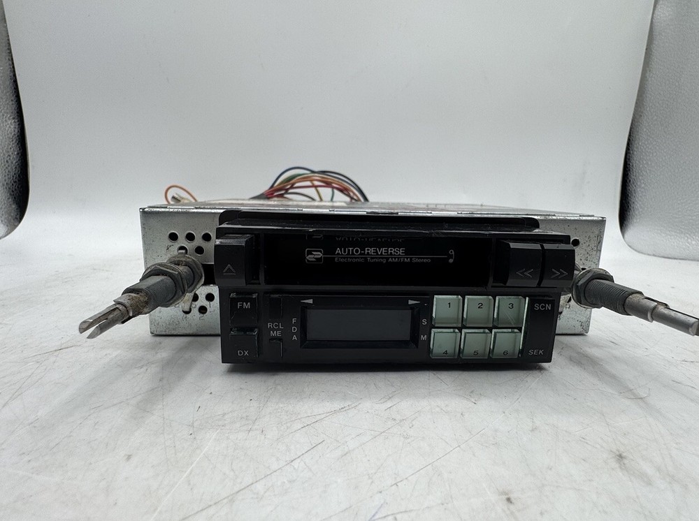 Vintage Majestic MCR4100A Cassette Player AM/FM Clock Radio UNTESTED POWERS ON