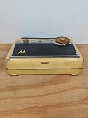 Vintage Motorola 5P33W Tube Radio Golden Voice Portable Battery or 117V UNTESTED