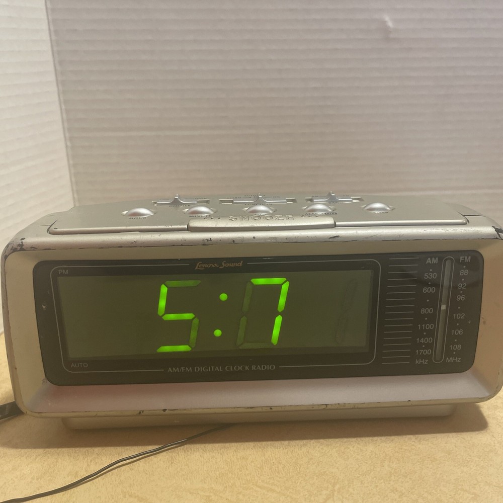 Vintage Lenoxx Sound CR 776 AM FM Digital Clock Radio used