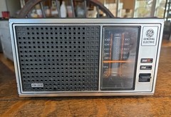 Vintage GE AM FM Table Radio Model 7-4115B Walnut Finish Working Free Shipping