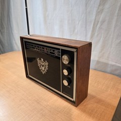 Vintage AM/FM Transistor Radio Remembrance MCM 10&Prime;x7&Prime; Woodgrain