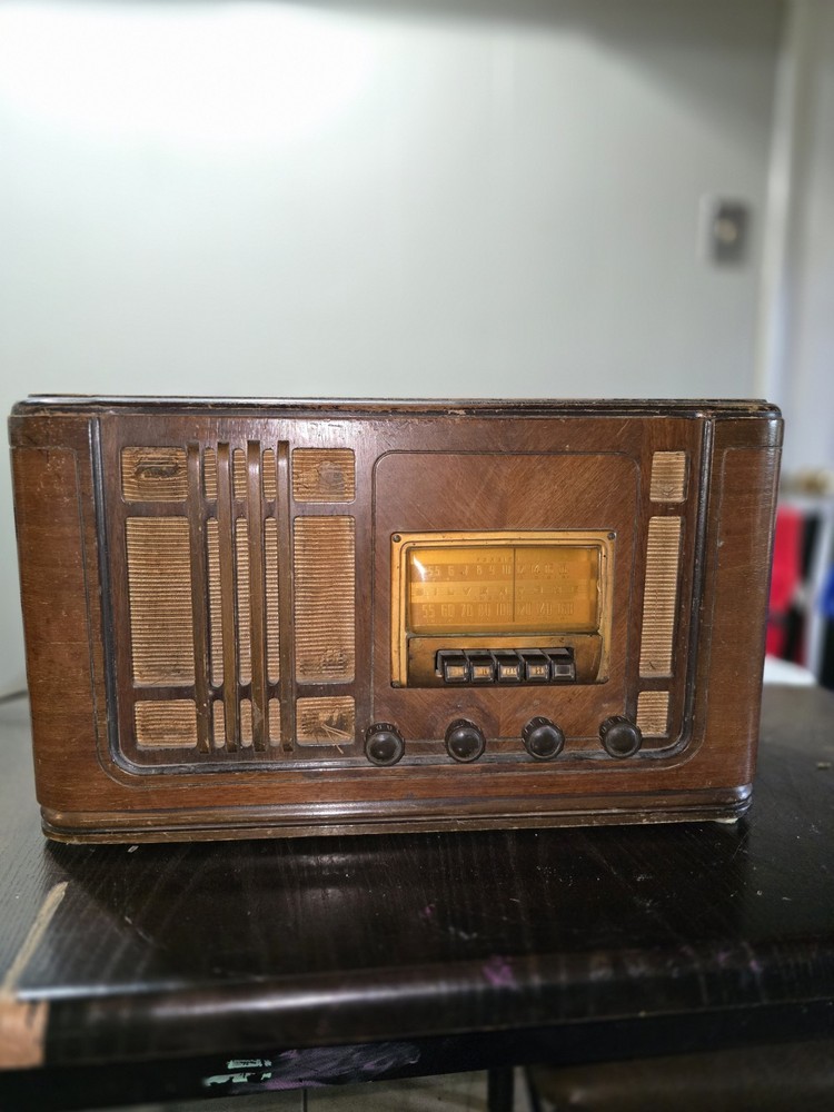 1940s Vintage Silvertone R1261 Sears Roebuck Radio WORKS