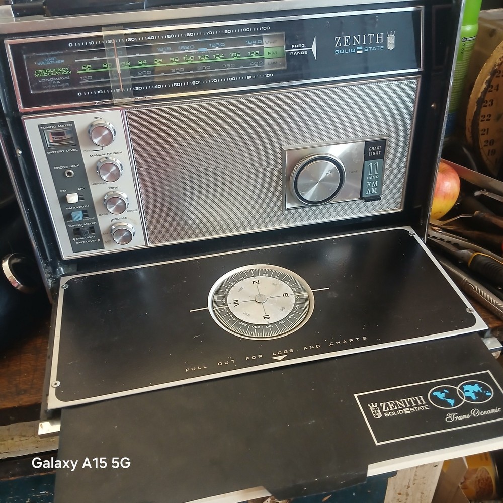 Zenith Trans Oceanic Royal D7000Y Solid State Portable Radio 11 Band WORKING!