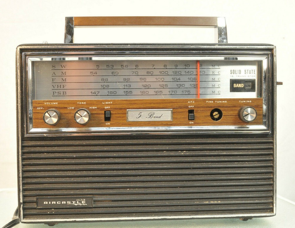 Aircastle Model 136F6 Solid State 15 Transistor 5 Band Radio Made in Taiwan