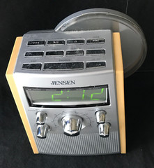 RETRO LOOK- JENSEN JCR-560 AM/FM Alarm & CD Clock Radio – PARTS OR RESTORE