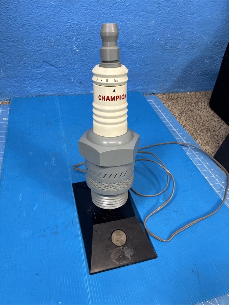 Vintage CHAMPION Advertising Spark Plug AM Transistor Radio Japan Only Buzzes