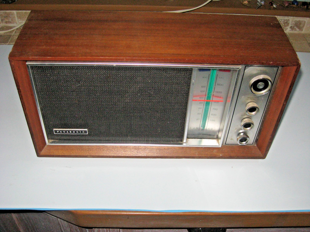 Panasonic RE-7259 FM-AM 2-Band Desktop Tabletop Wood Radio Vintage 1975 TESTED
