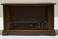 Vintage 1970s SEARS Silvertone AM/FM Table Radio Wood Cabinet NICE CLEAN READ