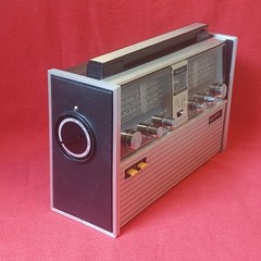 Vintage 1970s Montgomery Ward Airline 10 Band Portable Radio, GEN 1494A Works