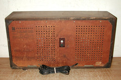 VINTAGE PANASONIC SOLID STATE AM/FM 2-BAND CABINET RADIO MODEL RE-7257