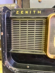 Vintage Zenith H500 Trans Oceanic Wavemagnet Tube Radio Powered On / Received