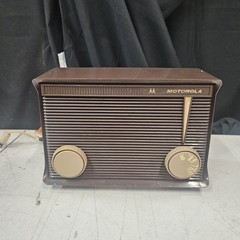 Vintage Brown « Retro Jetson&rsquo;s » Motorola Model A1N-46 Tube Radio