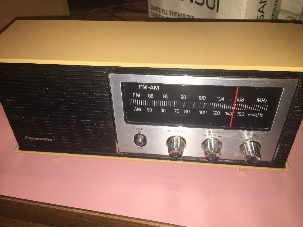 WORKING Vintage RETRO Panasonic Radio AM FM Model RE-6283. (AC 120V)