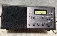 KLH200 Compact FM/AM Alarm Clock Radio made in JAPAN.