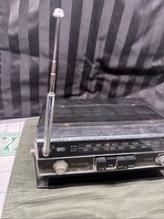 Vintage Realistic FM-AM Auto Autoportable Radio ARS Model 12-677 Tested Working