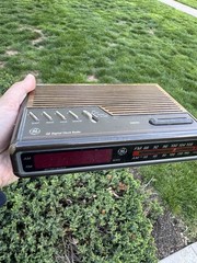 1980s Vintage GE Model 7-4612A Digital Alarm Clock Radio Working works
