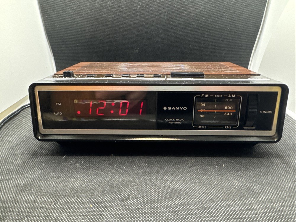 Sanyo RM-5082 Digital Dual Alarm Clock AM/FM Radio, Vintage 1981,Tested Working