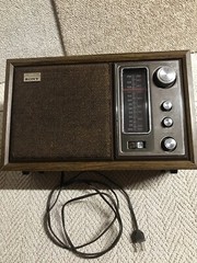 Vintage SONY Fidelity Sound 7 Transistor AM/FM Table Radio Model ICF-9650W-NICE