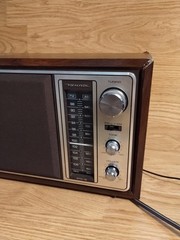 Vintage Realistic MTA-12 693 Tabletop AM/FM Radio Wood Veneer