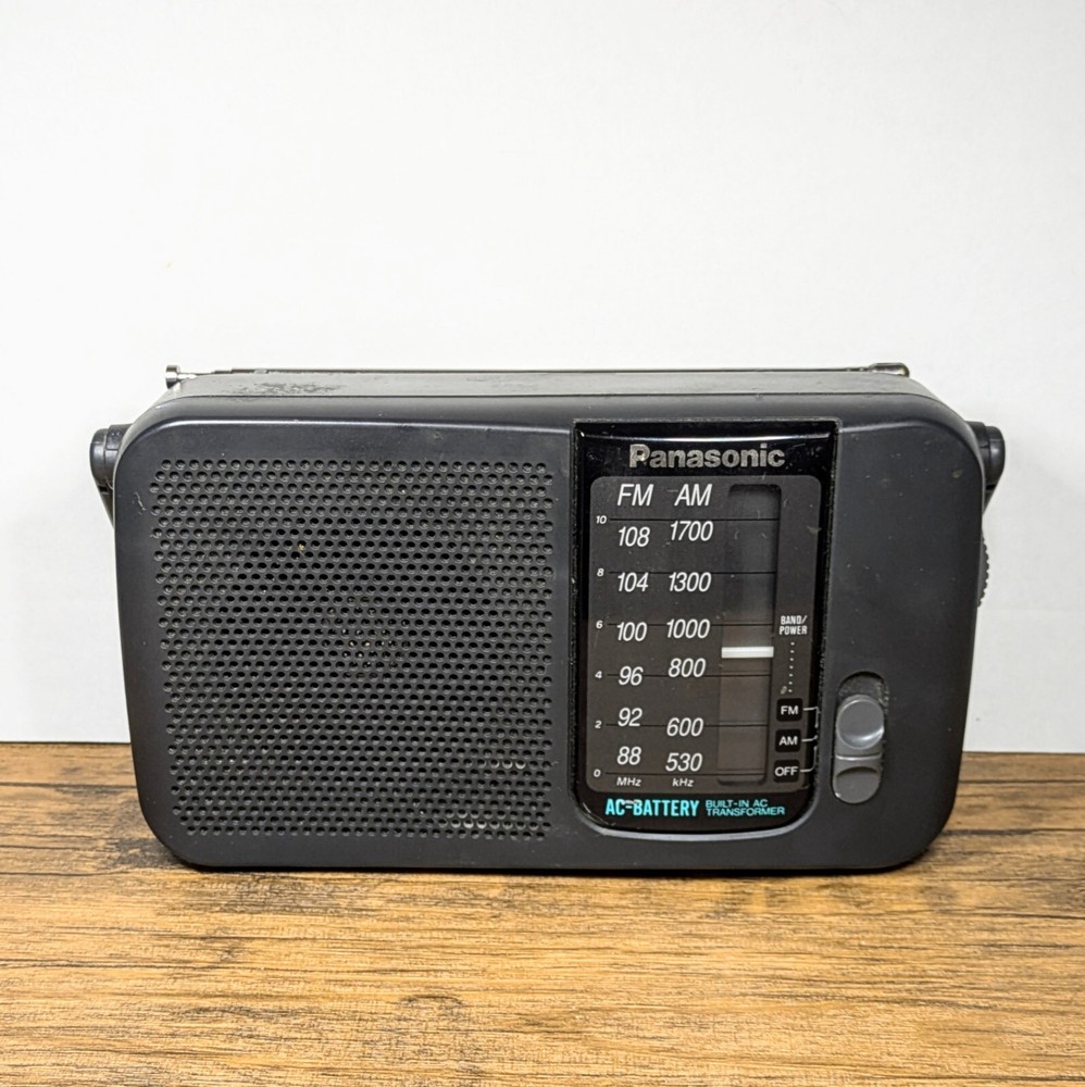 Vintage – Panasonic AM/FM Portable 8&Prime; Radio, RF-544 Battery Powered, Works