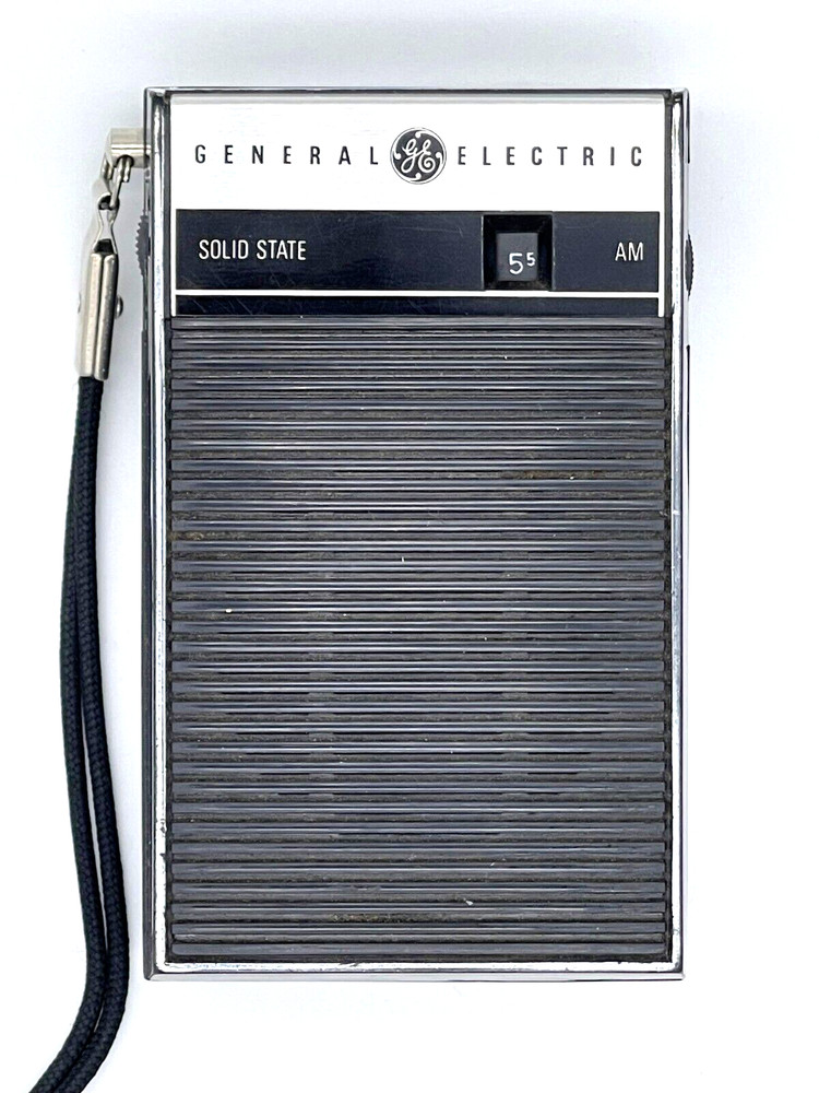 General Electric Radio P-2790 Solid State Handheld Battery Hong Kong NOT WORKING