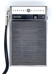 General Electric Radio P-2790 Solid State Handheld Battery Hong Kong NOT WORKING