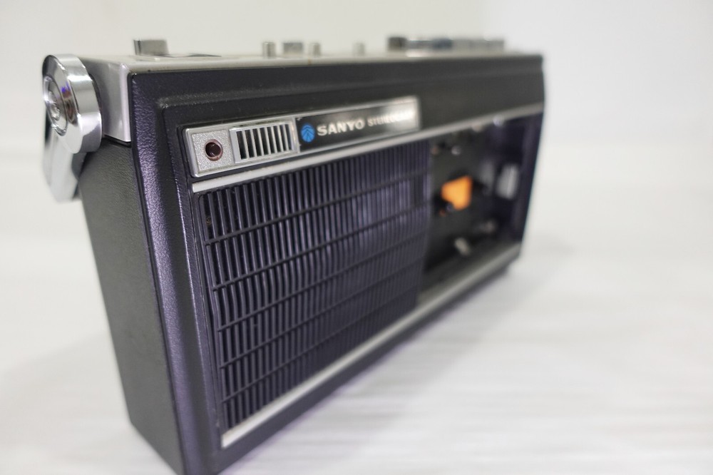 Vintage Sanyo StereoCast M4210 Tape Player – Untested-No adapter