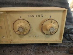 Zenith Hong Kong 60 Hz 12 Amp AM Solid State Alarm Clock Radio For Parts Vintage