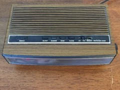Vintage Woodgrain GE AM FM Clock Radio Red LED 7-4625C