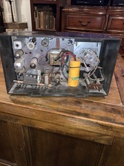 Vintage Zenith Clock Radio Model Z 2-2033 Turns On, No Stations. Read Descript