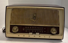 Grundig Majestic International Model: 87 USA Tube Radio Parts or Repair (D165)
