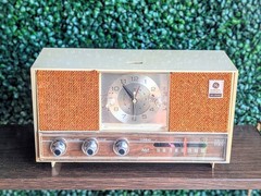 Vintage GE C-1450A Alarm Clock Radio – 1960s Beige with Cloth Speakers