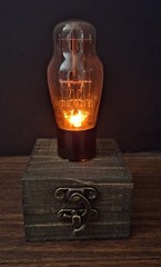 Old Vintage Radio Lighted Vacuum Tube – Novelty Night Light / LED Amp Desk Lamp