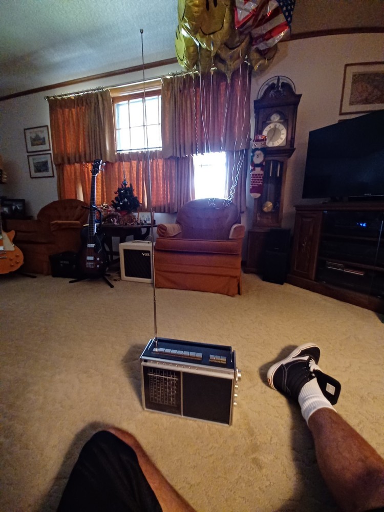Panasonic RF-1700 FM-AM 8 Band Radio