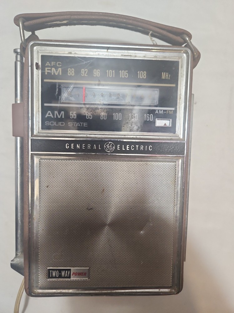 Vintage General Electric P977E AM/FM Radio: Tested Tuner Needs Adjutment