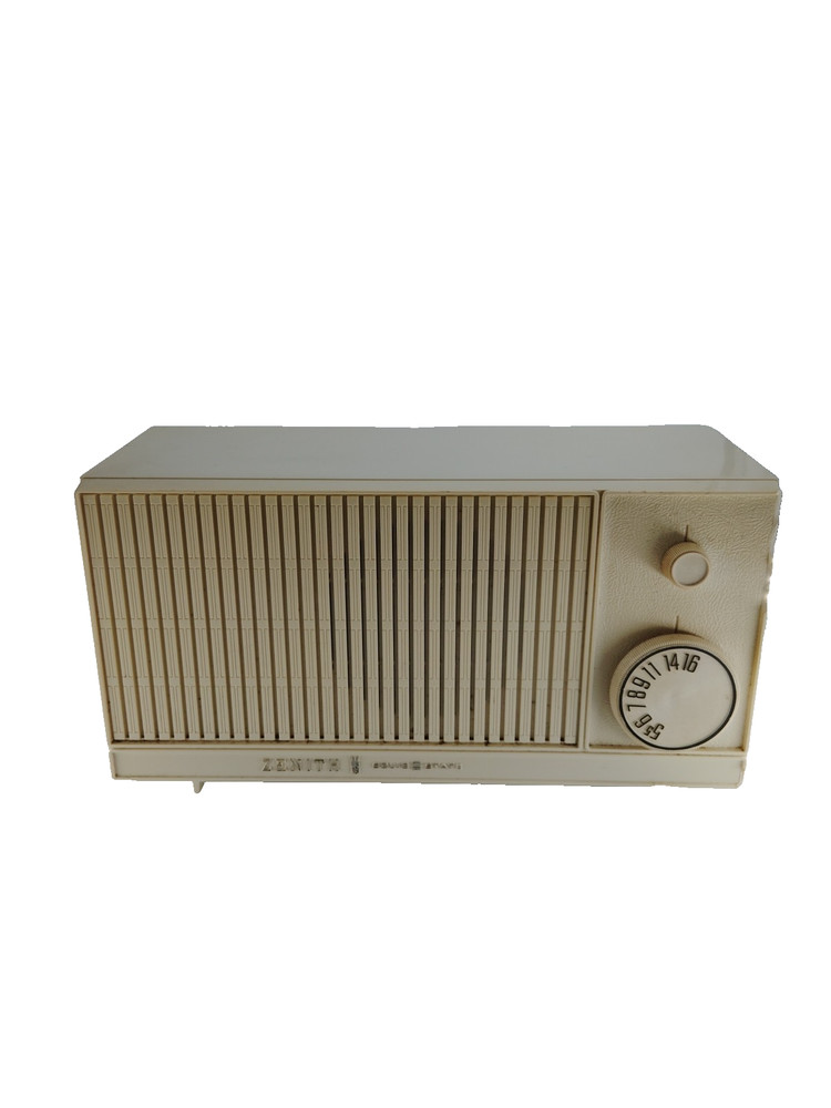 Rare Vintage Zenith Solid State AM (AM only) Radio Model Z212W Made in USA