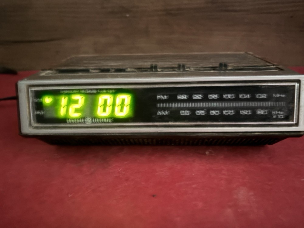 Vtg General Electric GE Alarm Clock AM/FM Radio 7-4655A Wood Grain Retro WORKS!