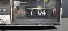 Vintage Peerless Flip Clock Radio AM/FM Digital Clock Woodgrain Alarm Works