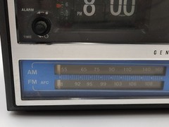 Vintage GE General Electric AM/FM Flip Clock Radio (Model #7-4315) FOR PARTS