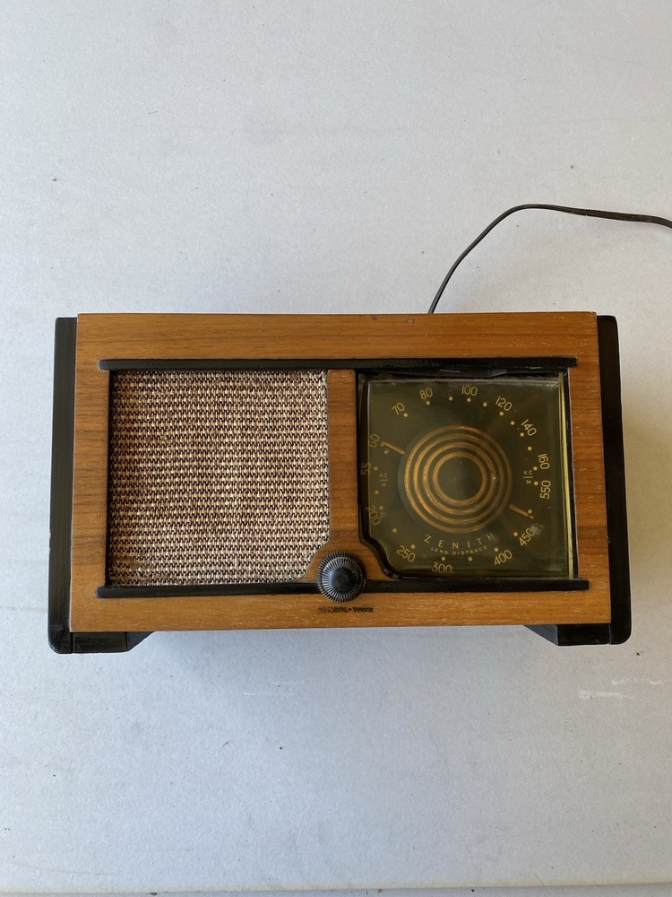 1946 Zenith Consolotone Radio Model 5D027Z Vintage – Untested.