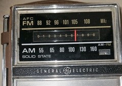 Vintage GE AM/FM Solid State Portable Radio Model P977D Works See Video RARE