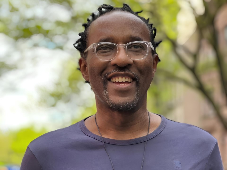 GINO SITSON : « L’EXPRESSION D’UN ESPRIT LIBRE »